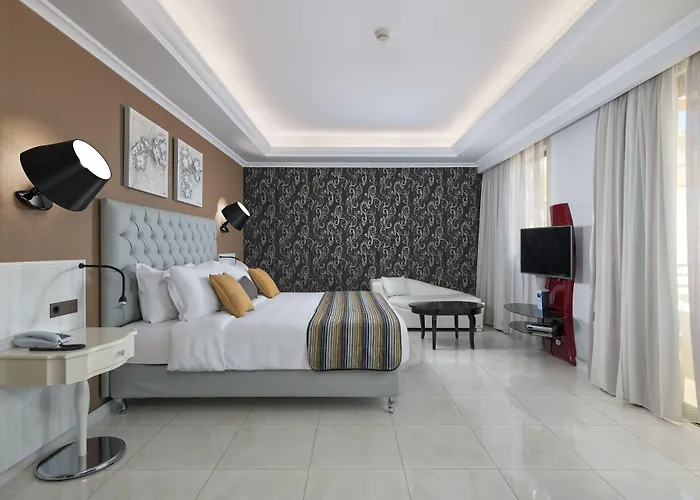 Θέρετρο La Marquise Luxury Complex Φαληράκι