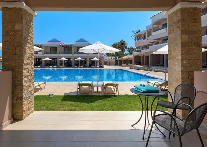 La Marquise Luxury Complex פליראקי