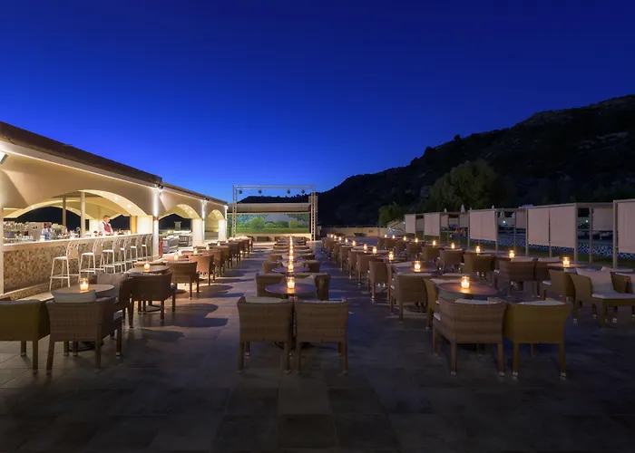 אתר נופש La Marquise Luxury Complex פליראקי